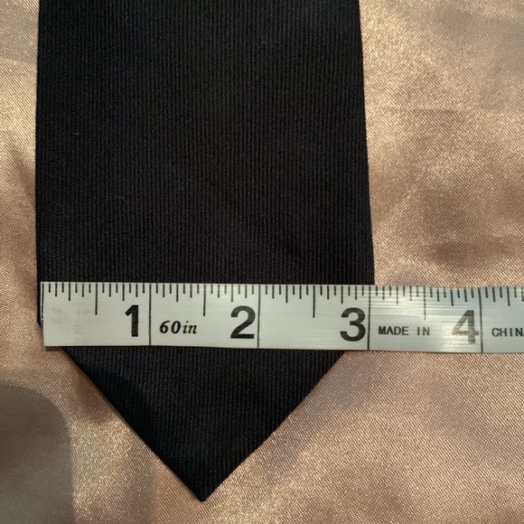 2 Gucci ties!! - Picture 3 of 4